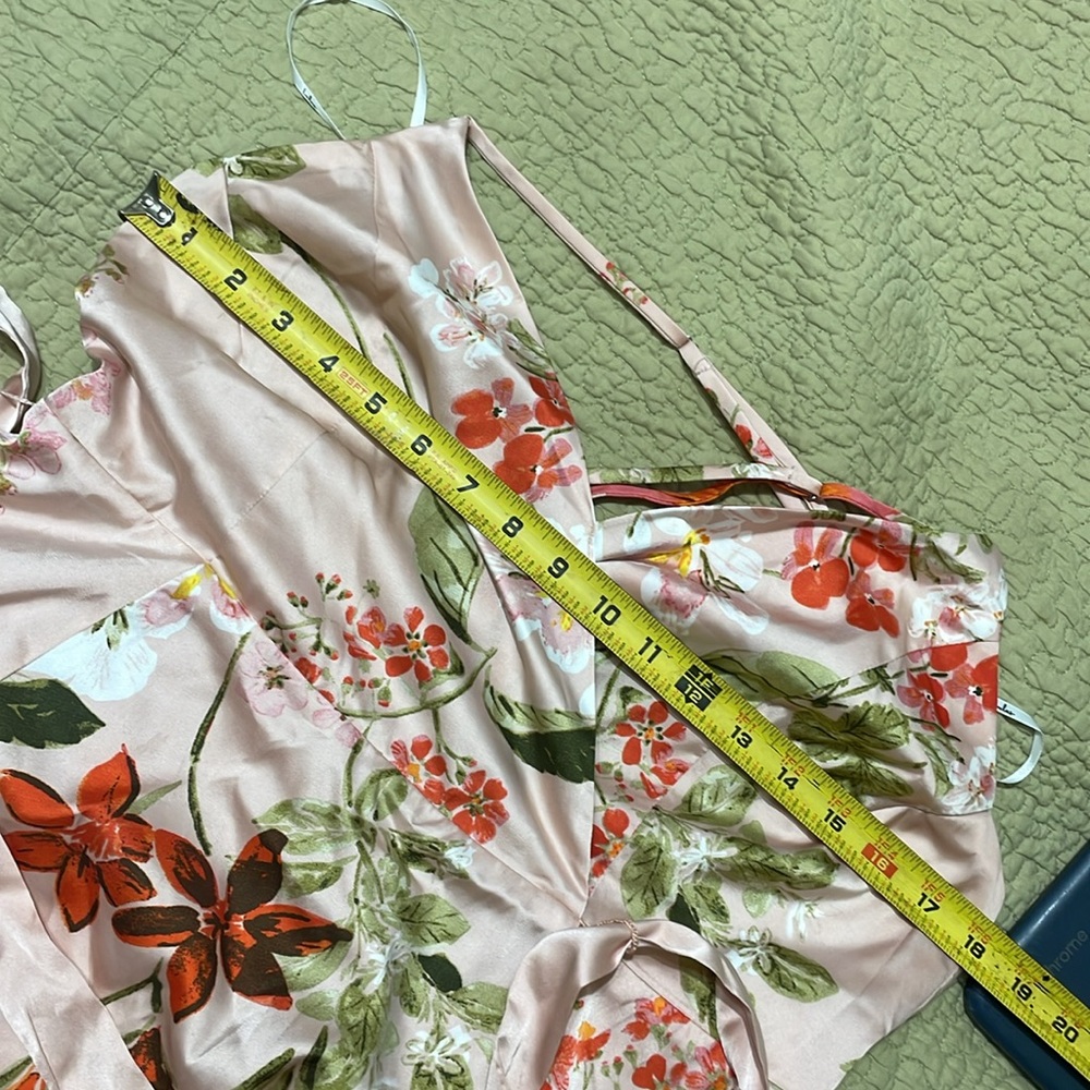 Lulu’s floral wrap maxi with cross with strap back - Picture 5 of 8